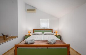 Free WiFi, bed sheets - Cozy apartment in Porec with WiFi (Porec)