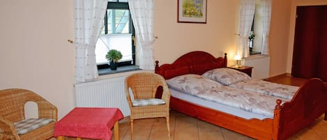 1 室のベッドルーム、旅行用ベビーベッド、WiFi、ベッドシーツ