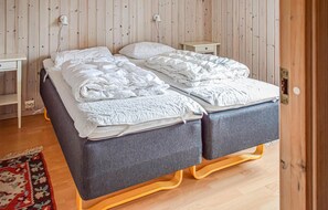 5 bedrooms, travel cot, free WiFi