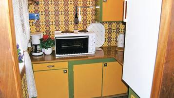 Réfrigérateur, four, plaque de cuisson, cafetiÚre/bouilloire