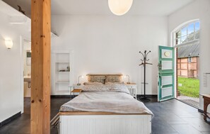 Unclassified image, 4 of 16, button