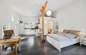 Unclassified image, 5 of 16, button