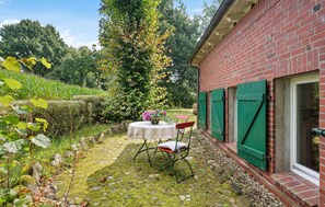 Unclassified image, 5 of 16, button