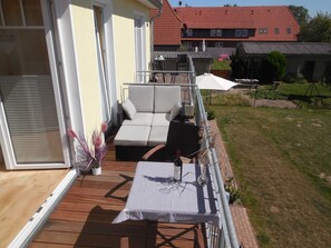 Terrace/patio - Apartment Bernstein 250 m beach, WLAN & fireplace - Accommodation Bernstein, WLAN, (Börgerende-Rethwisch)