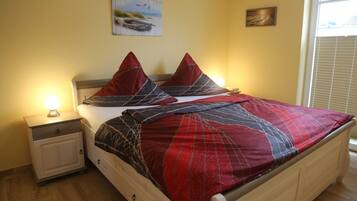 2 bedrooms, travel cot, WiFi