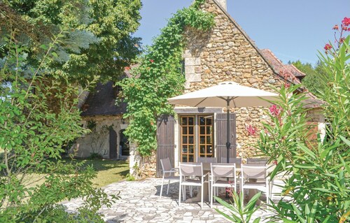 Awesome home in Campsegret