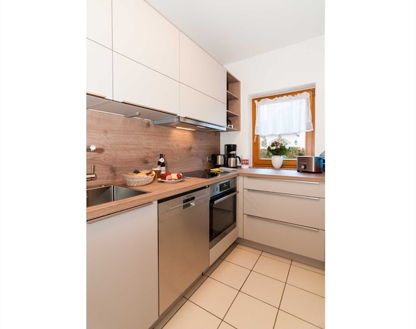Kühlschrank, Mikrowelle, Geschirrspüler