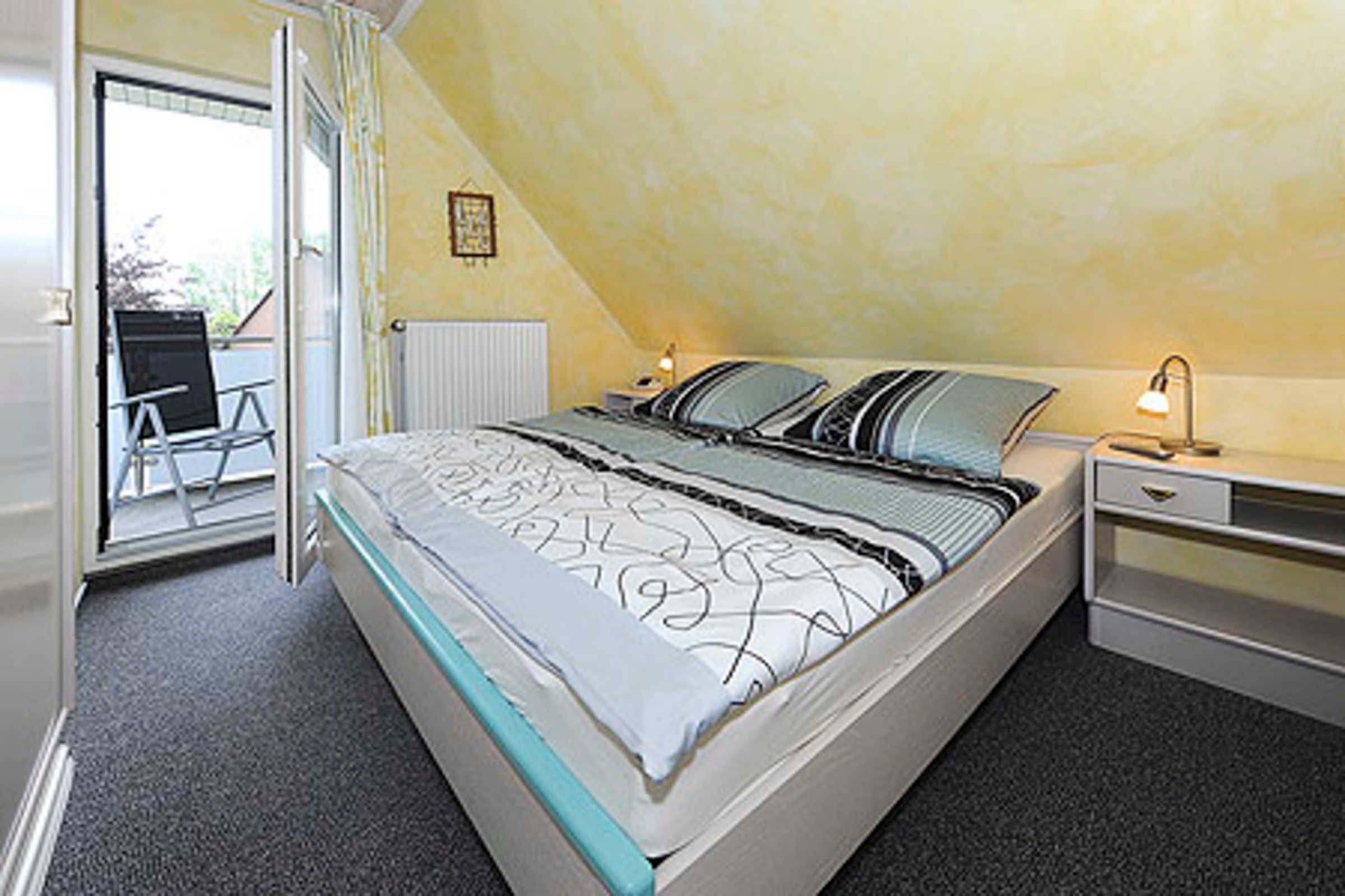 2 bedrooms, desk, WiFi