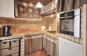 Réfrigérateur, micro-ondes, plaque de cuisson, lave-vaisselle