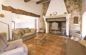 TV, fireplace, DVD player