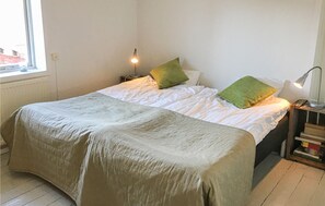 4 bedrooms, travel cot, free WiFi - Nice apartment in Immeln with lake view (Immeln)