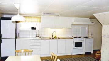 Coffee/tea maker, fridge, stovetop, cookware/dishes/utensils