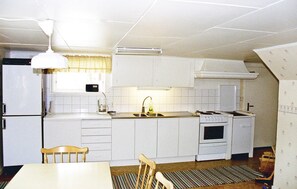 Fridge, stovetop, coffee/tea maker - 3 bedroom gorgeous home in Linneryd (Linneryd)