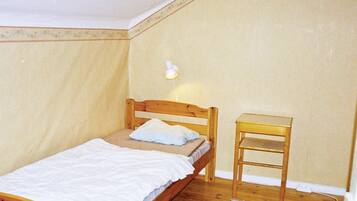 3 bedrooms, travel crib