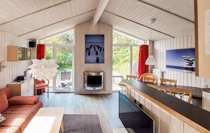 Fernseher, Kamin, DVD-Player