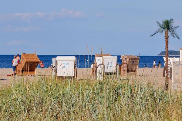 PÄ stranden och vattenskidÄkning