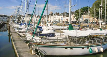 Lovely home in Cadouarn with WiFi