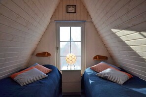 2 bedrooms, travel crib, WiFi