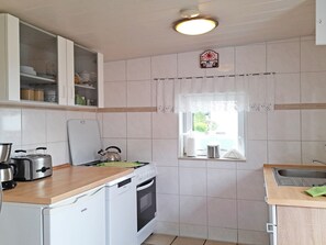 Kühlschrank, Mikrowelle, Ofen, Geschirrspüler