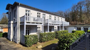 Unclassified image, 5 of 20, button