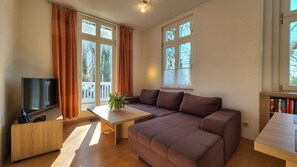 TV - Apartment 6, upper floor, 3 rooms, Zinnowitz - Haus Rubert apartments near the beach (Zinnowitz)