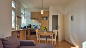 Kühlschrank, Mikrowelle, Ofen, Geschirrspüler