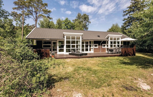 Exterior - Nice home in Hasle with sauna (Hasle)