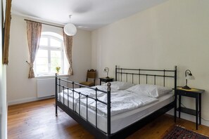 2 Schlafzimmer, Reisekinderbett, WLAN, Bettwäsche