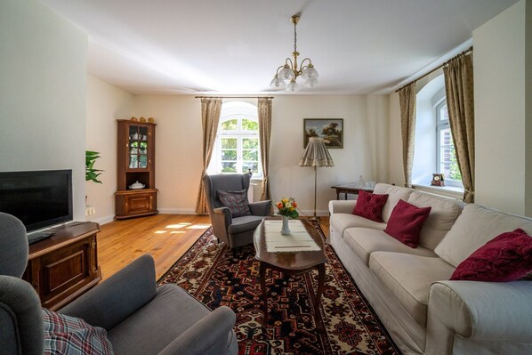 Unclassified image, 1 of 14, button