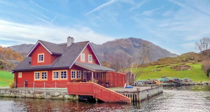 3 huoneen majoitus Åkra