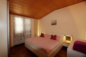 4 bedrooms, iron/ironing board, internet