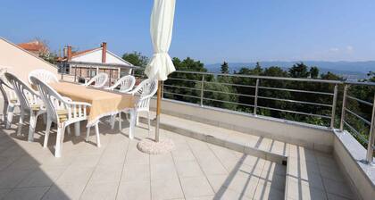 Holiday apartment with air conditioning and sea view