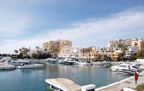 Marina - Nice home in Marbella with kitchen (Marbella)