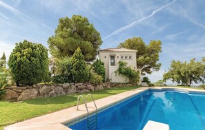 Pool - Nice home in Marbella with kitchen (Marbella)