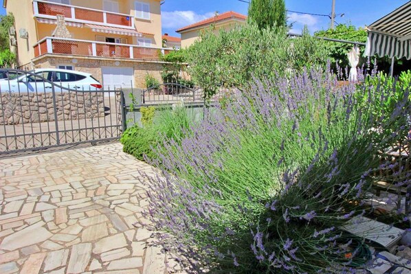 Property grounds - Studio with sea view (Šilo)