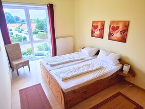 1 bedroom, travel cot, WiFi