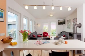 TV, fireplace - Vacation home Das blaue Haus am Peenestrom - Holiday home Das blaue Haus-2 SZ bis (Peenemünde)