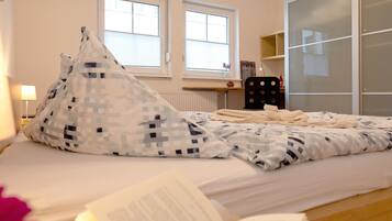 3 Schlafzimmer, Schreibtisch, Reisekinderbett, WLAN