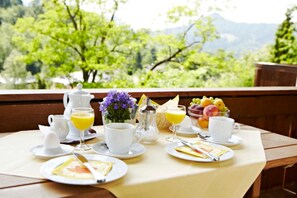 Unclassified image, 4 of 13, button