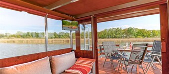 Cozy ship in Loitz with WiFi