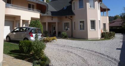 Ferienwohnung mit Internet, Grill und Pavillon