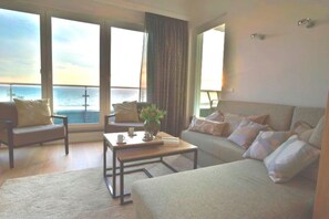 TV, fireplace - Refugium Strandallee - Refugium Strandallee, 91 m², 2 - 4 persons (Neustadt in Holstein)
