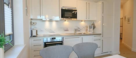 Kühlschrank, Mikrowelle, Ofen, Geschirrspüler
