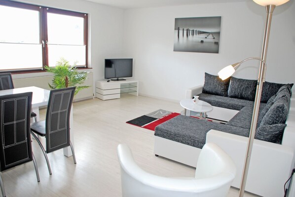 Unclassified image, 1 of 22, button