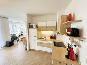 Kühlschrank, Mikrowelle, Ofen, Geschirrspüler