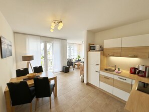 Kühlschrank, Mikrowelle, Ofen, Geschirrspüler