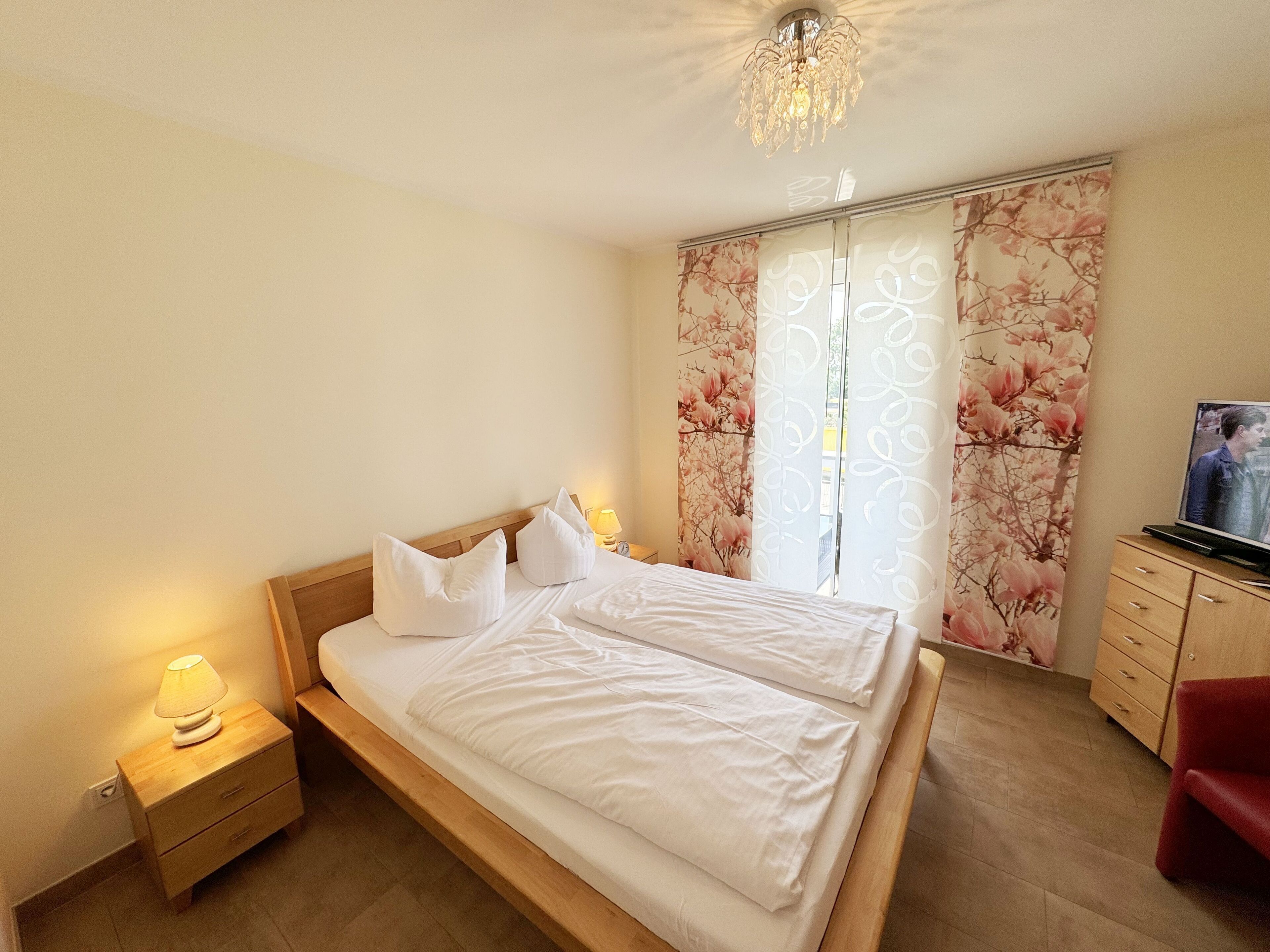 2 bedrooms, iron/ironing board, WiFi