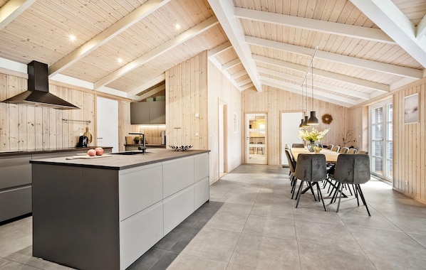 Dining - Lovely home in Sæby with sauna (Sæby)