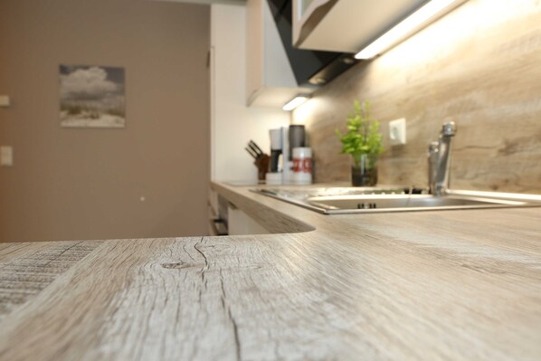 Fridge, oven, dishwasher, coffee/tea maker