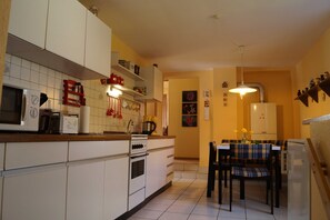 Kühlschrank, Mikrowelle, Ofen